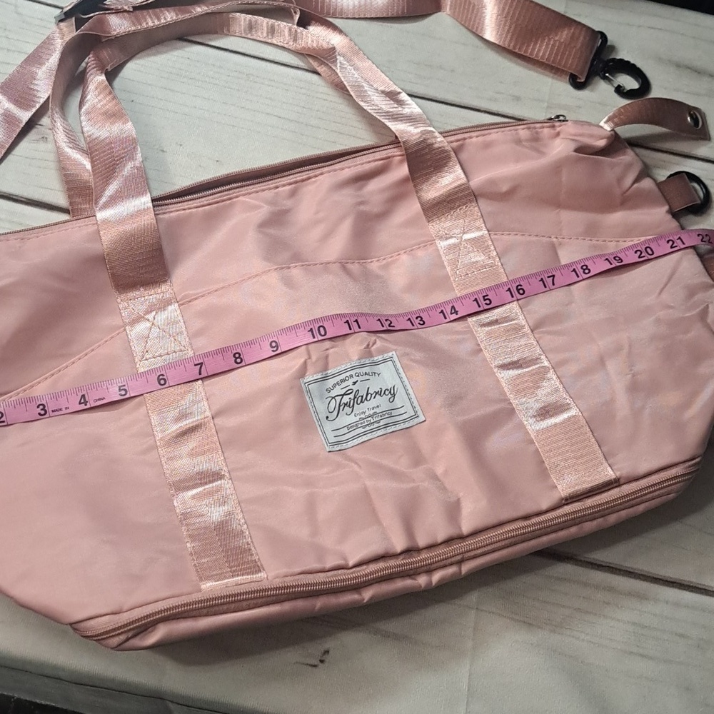 Light Pink Travel Duffel Bag With Zip Extending Bottom - Picture 2 of 11